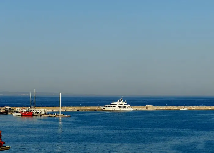 Port View Apartment